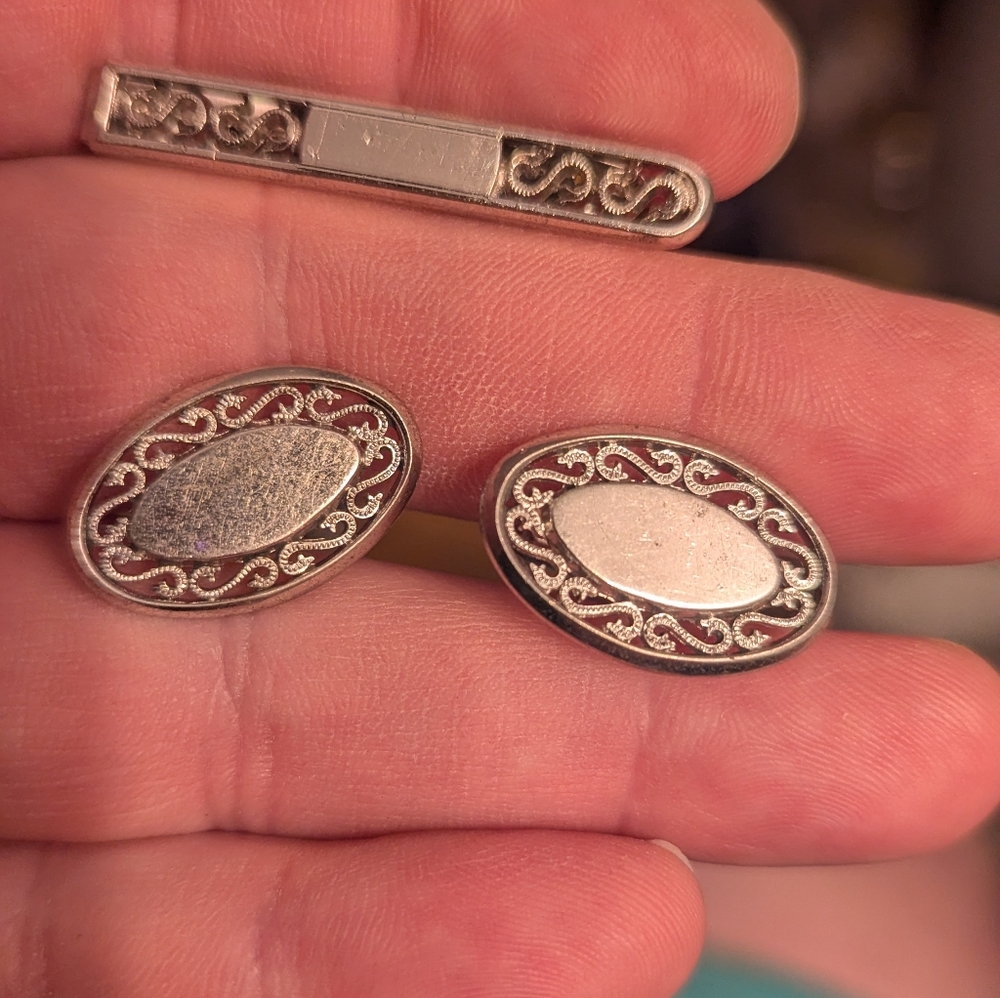 Elegant Andon Silver Cufflinks and Tie Bar Set